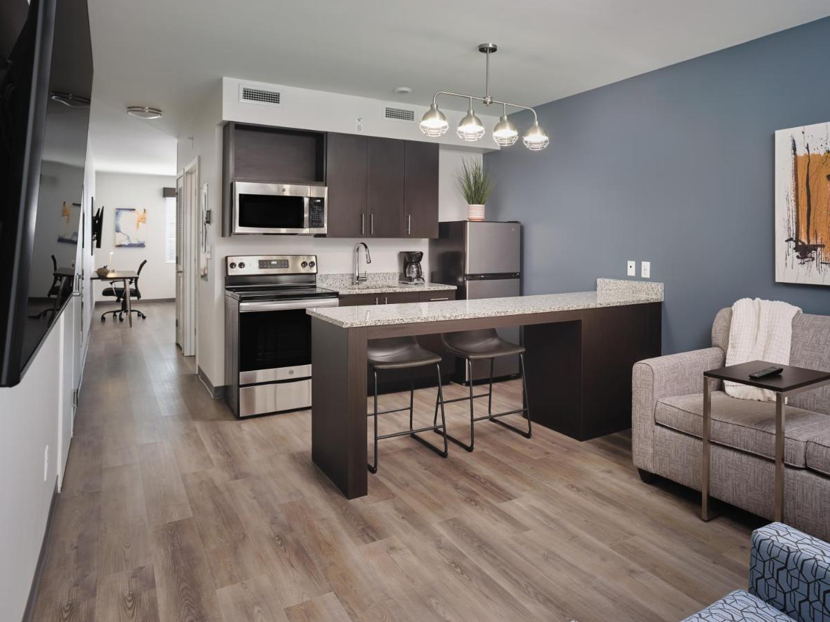 Stayapt Suites San Antonio-Randolph Live Oak Exterior foto
